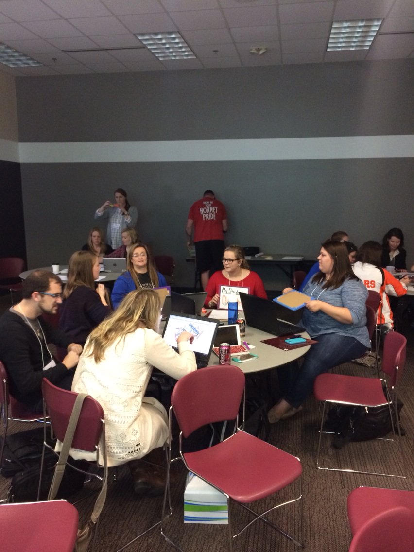 DrGTeague's tweet image. Writing using both high tech and low tech #writingthinking @OzarksWP