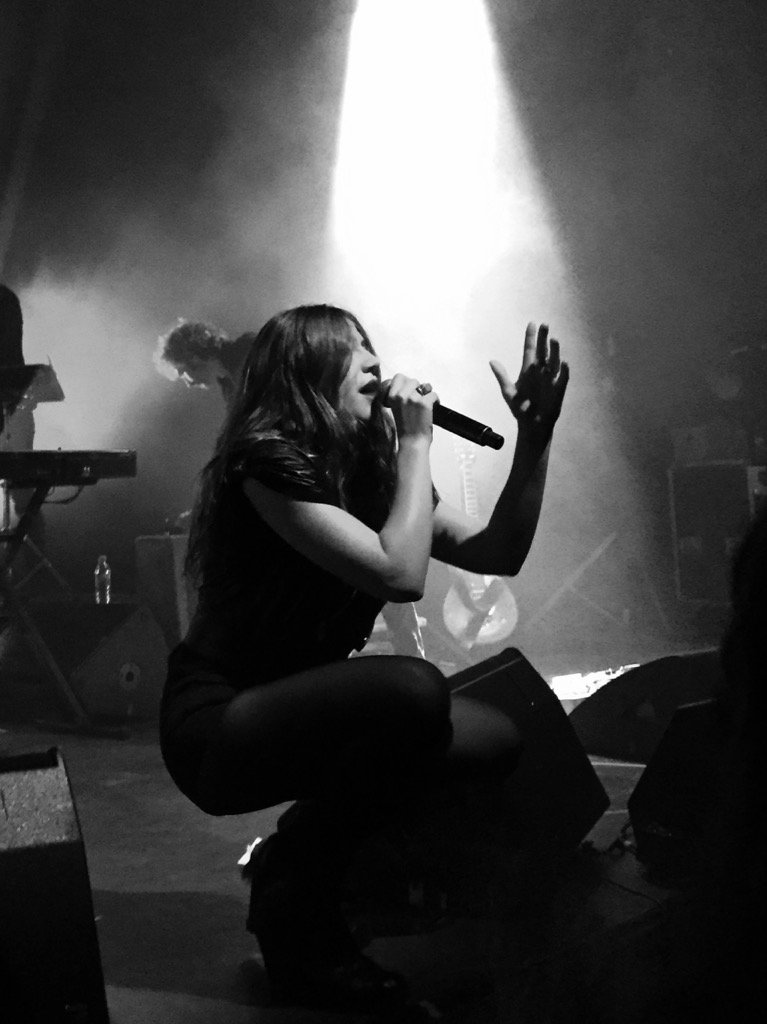 roxy_rox35's tweet image. Merci @IziaMusic pour toute cette énergie transmise hier soir. On garde cette raclure de sol du plan en nous.