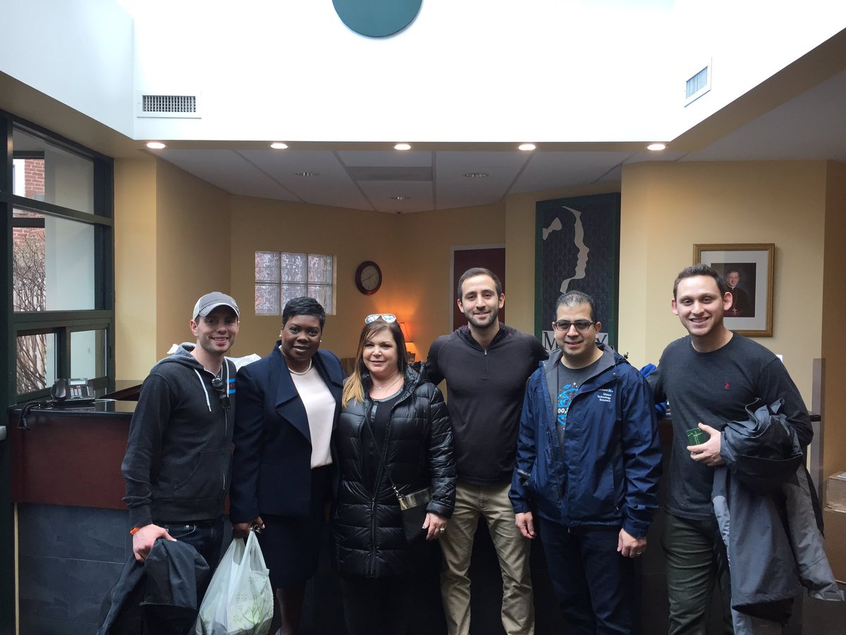 danstantonjr's tweet photo. Thanks Dee for letting us impact some lives today! #LinkedInLife #inday #linkedinchicago #kindness https://t.co/oaNAEizLCS