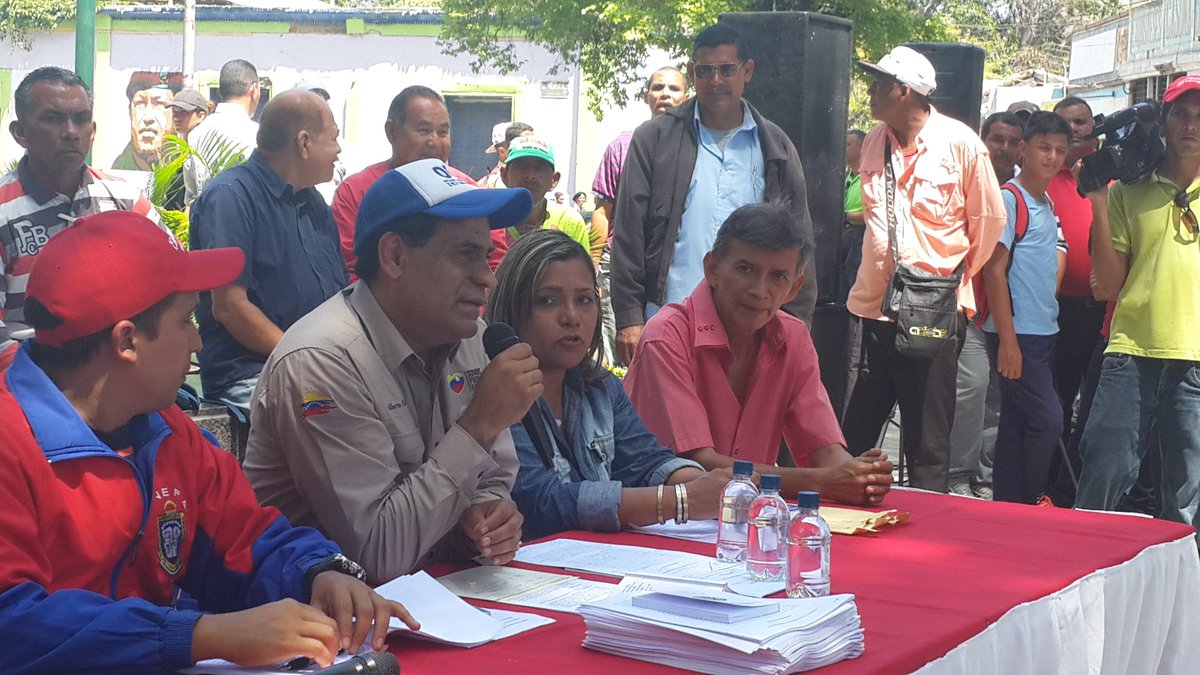 imatursucre's tweet photo. @davidvpsuv Pueblo y Diput d Bloque d la Patria(Gilberto Pinto,Edwin Rojas) reunidos en rechazo a Ley de Amnistía https://t.co/iD1F6hibSN