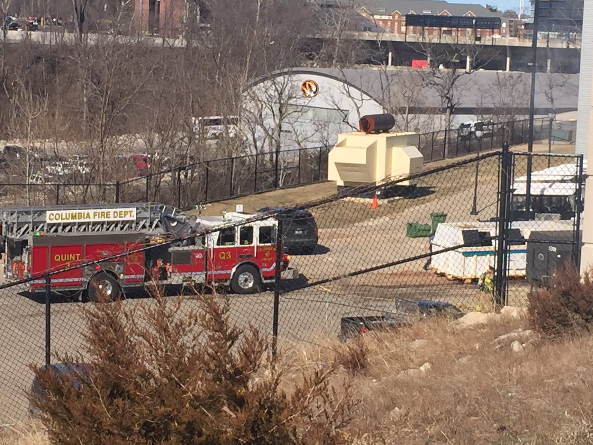 SJNPSports's tweet photo. So there is a literal dumpster fire outside of Mizzou Arena. 3 fire trucks on scene. No word if Frank Haith is cause https://t.co/XfE4xt6epS