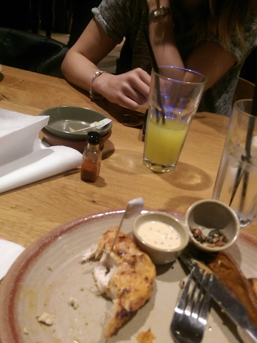 sbatessmiles's tweet photo. @NandosUK Sat at table 38 Birstall...My friends dinner was made wrong, am I supposed to be rude and eat without her? https://t.co/5303hf8aa7