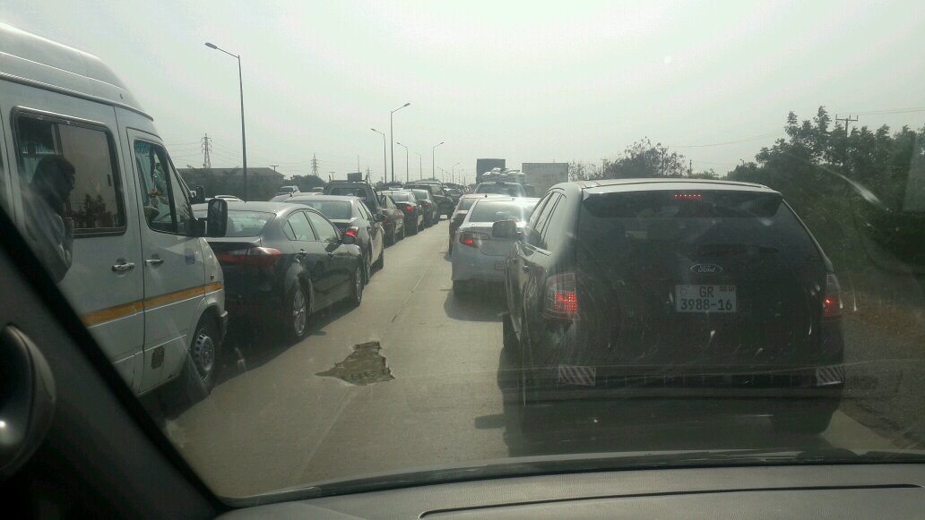 1 truck accident causes heavy traffic on the Tema - Accra motorway.