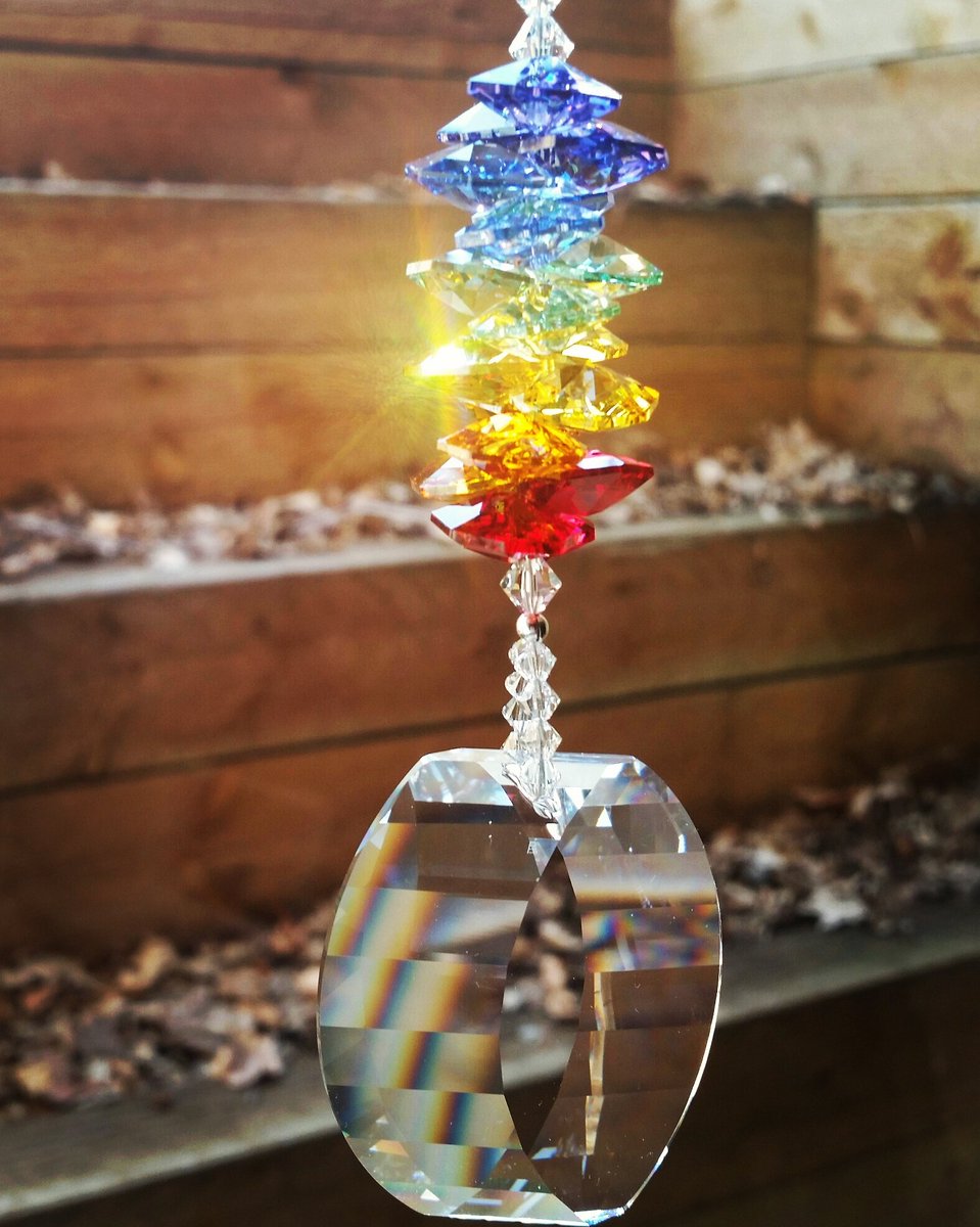 SercoDesigns's tweet photo. Energy gate crystal that captures and reflects intense rainbow prisms #sercodesigns #etsyshop #handmade #chakralove https://t.co/sn30zyuzM0