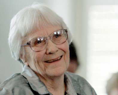 lajornadaonline's tweet photo. Muere escritora Harper Lee, autora de 'Matar a un ruiseñor'. #HarperLee #MatarAUnRuisenor -> https://t.co/6OfKoUW5qI https://t.co/XC6ALUuHMb