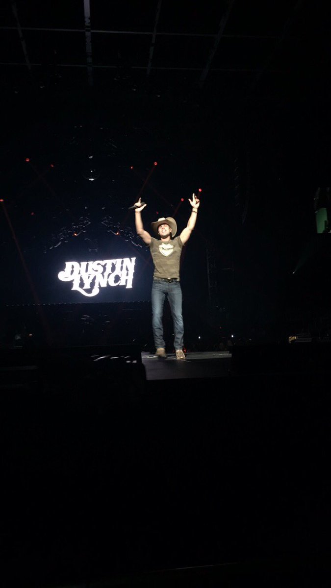 MandMsmom10's tweet photo. @dustinlynch awesome concert love the new song can't wait til it's released. @Amie_Renae15 #KillTheLights2016 https://t.co/arOJp4RdpX