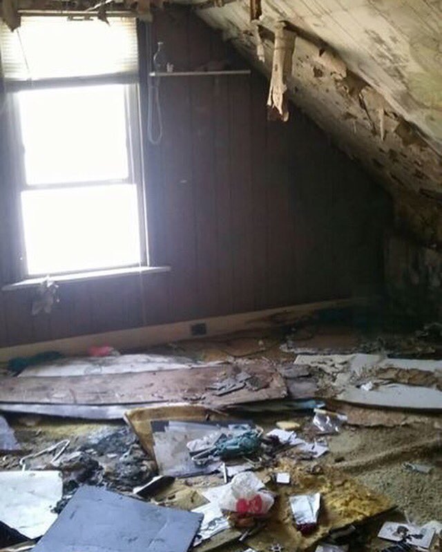 EasyTransitions's tweet photo. Before...
#CleanOut #JunkRemoval #TrashOut #ForeclosedProperty https://t.co/RsLJO2HOBu