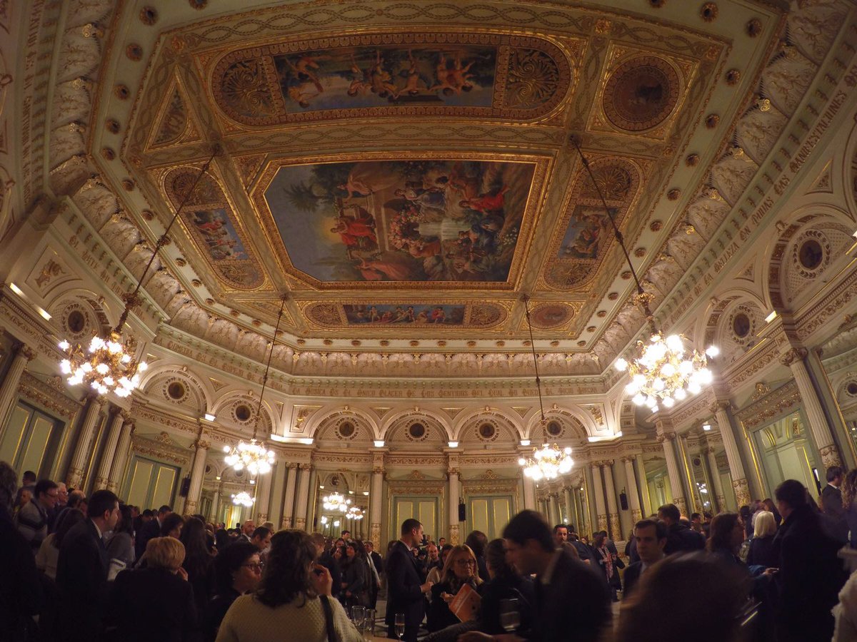 DifferentVisual's tweet photo. #differentvisual también está en los mejores lugares de @barcelona como el @Liceu_cat #gopro #BuenViernes https://t.co/NsRXgA6Q1F