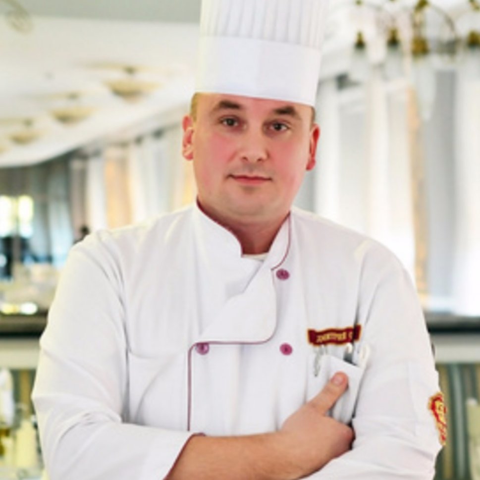 Повар на кухне. Профессиональный повар. Мужские профессии. Повар. Девушка повар.