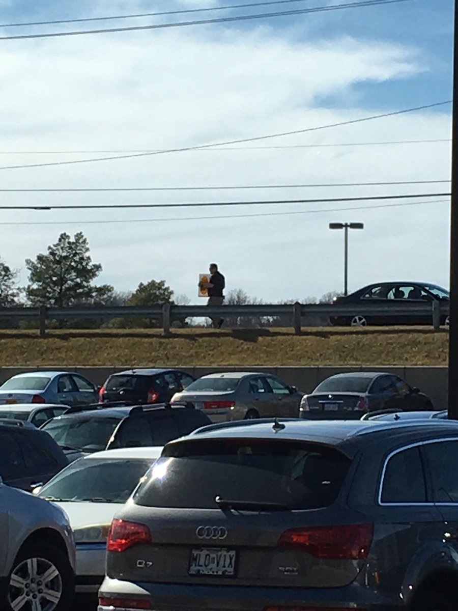 ChesterInKS's tweet photo. @itownplayer Directing traffic to @sprint Store for our new Better Choice plans! #moveforward @NKCFAMILY @j8o8e8 https://t.co/Yh1v0q1S39