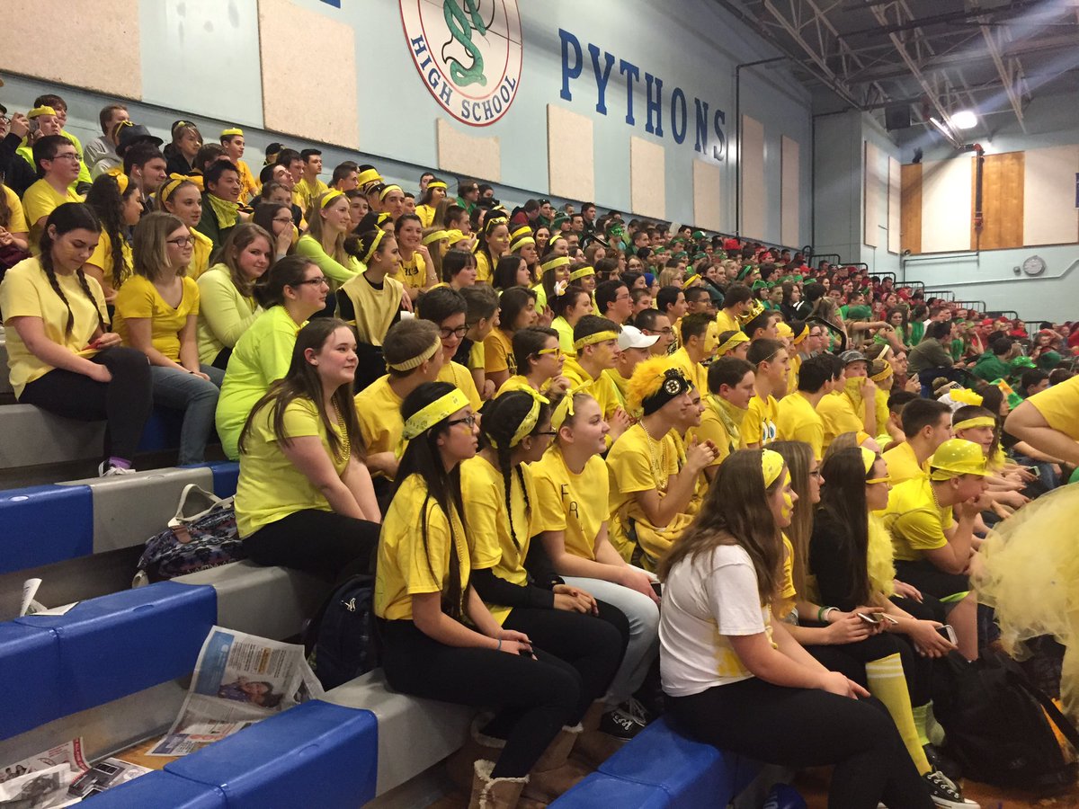 CLASSOF2019_PHS's tweet photo. What a great showing for our first spirit week!! #classof2019 #spiritweek https://t.co/oZxKDTBGrf