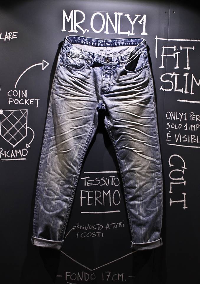 inmyhood81's tweet photo. Stasera indossiamo Mr Only1 e voi? #JeansUomo #FollowTheButton #MenStreetwear #InMyHood
https://t.co/TQ1N1XPnG0 https://t.co/lrkqOjOPH3
