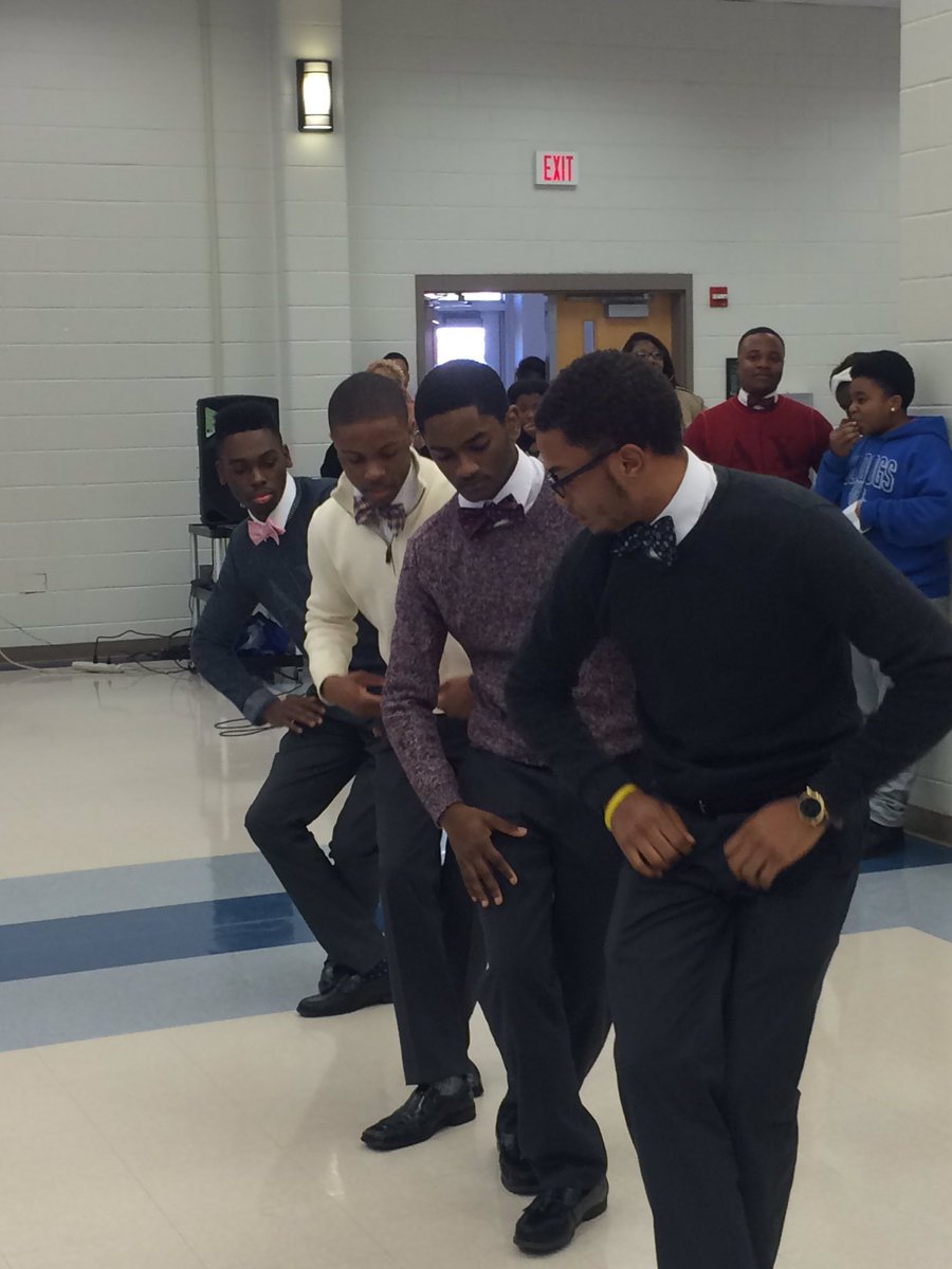 APSWashington's tweet photo. BTW's PBIS Fun Friday! #positivebehaviorinterventions@apsupdate @ByronAmos @APSITkatrina @APS_HighSchools https://t.co/v0M06ReUPT