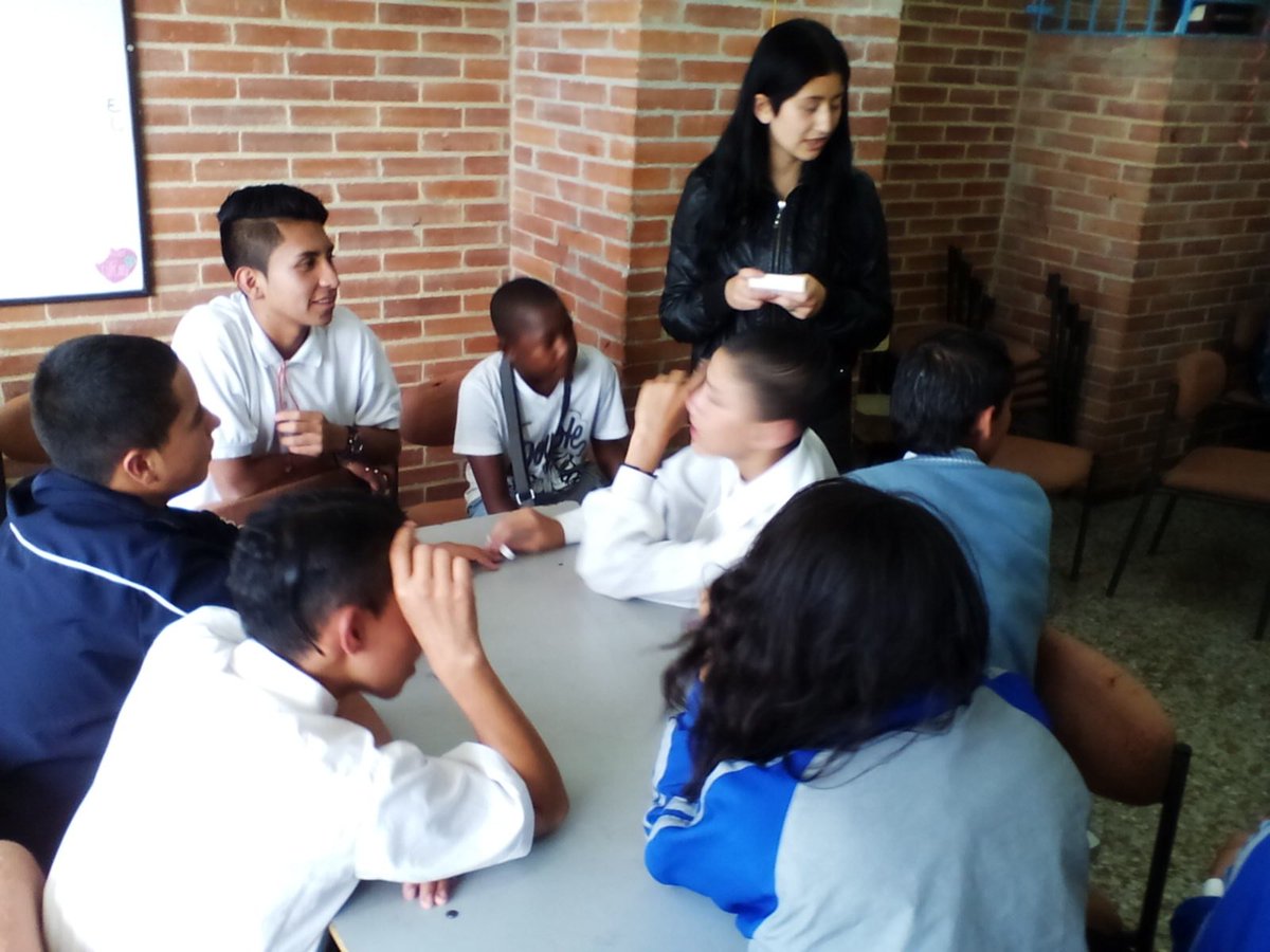 PieccBosa's tweet photo. #yoelijopaz con herramientas pedagógicas estudiantes de col. SanBernardino dinamizan elecciónes @Deidamiapiensa https://t.co/Ku3xvZLWRo