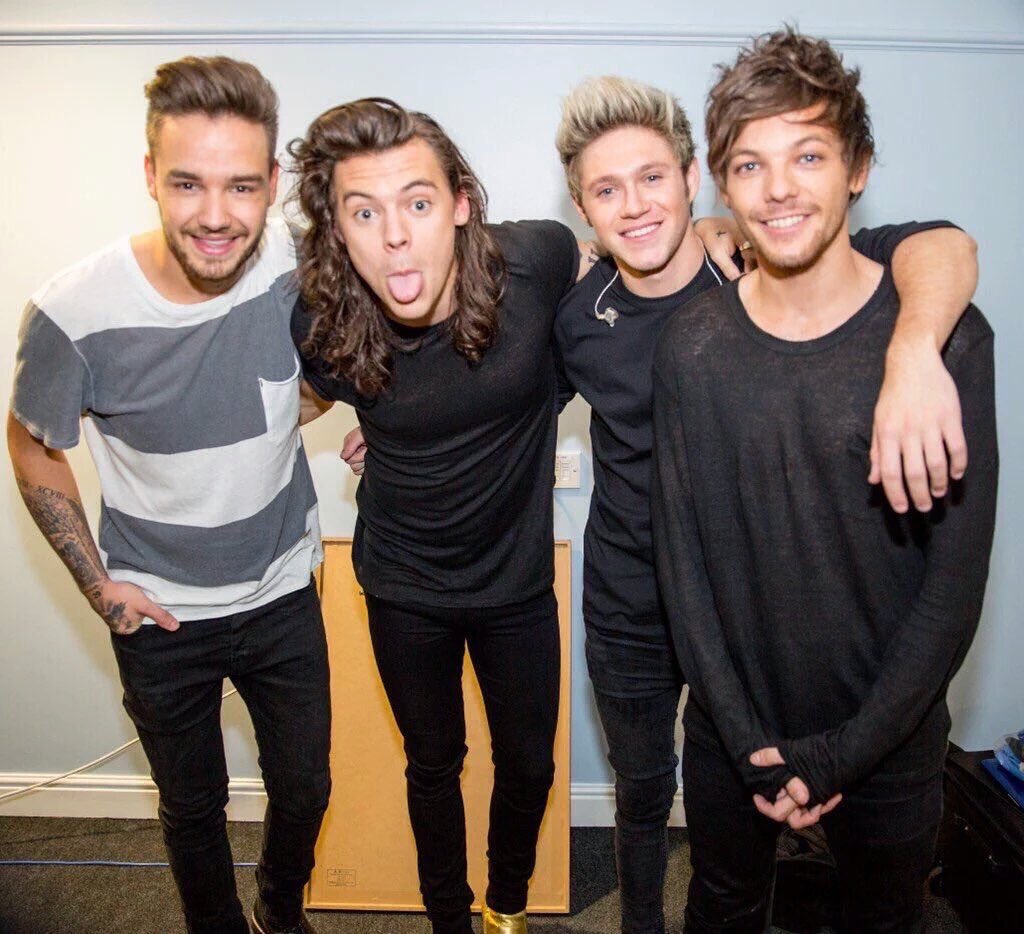 oladirectioners's tweet photo. DESAFIO: Vamos fazer esse tweet chegar a cinquenta rts em dez minutos? DIRECTIONERS UNIDOS 
#VoteDirectionersUK #KCA https://t.co/7u4TVErssR