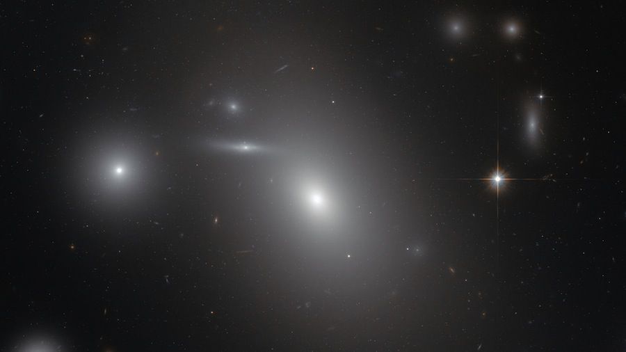 yarithtannos's tweet photo. El telescopio Hubble detecta uno de los mayores agujeros negros jamás conocido https://t.co/GW4tvDb3Oz https://t.co/Jcc3SDvttb