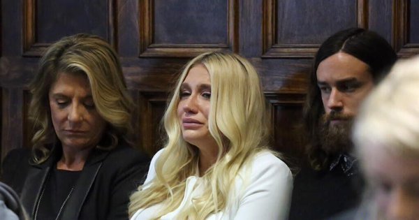 theforcefuI's tweet photo. this is so heartbreaking 😢💔#FreeKesha https://t.co/2rK9Sx1TvW