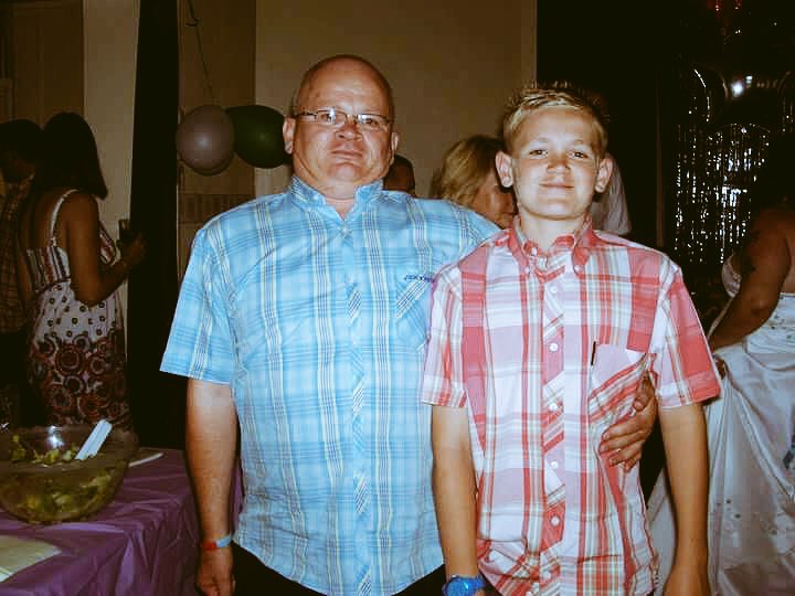 _teddystacey's tweet image. You always moan about how embarrassing or annoying your family is.... Until you leave them 🚶🏼😔🇬🇧