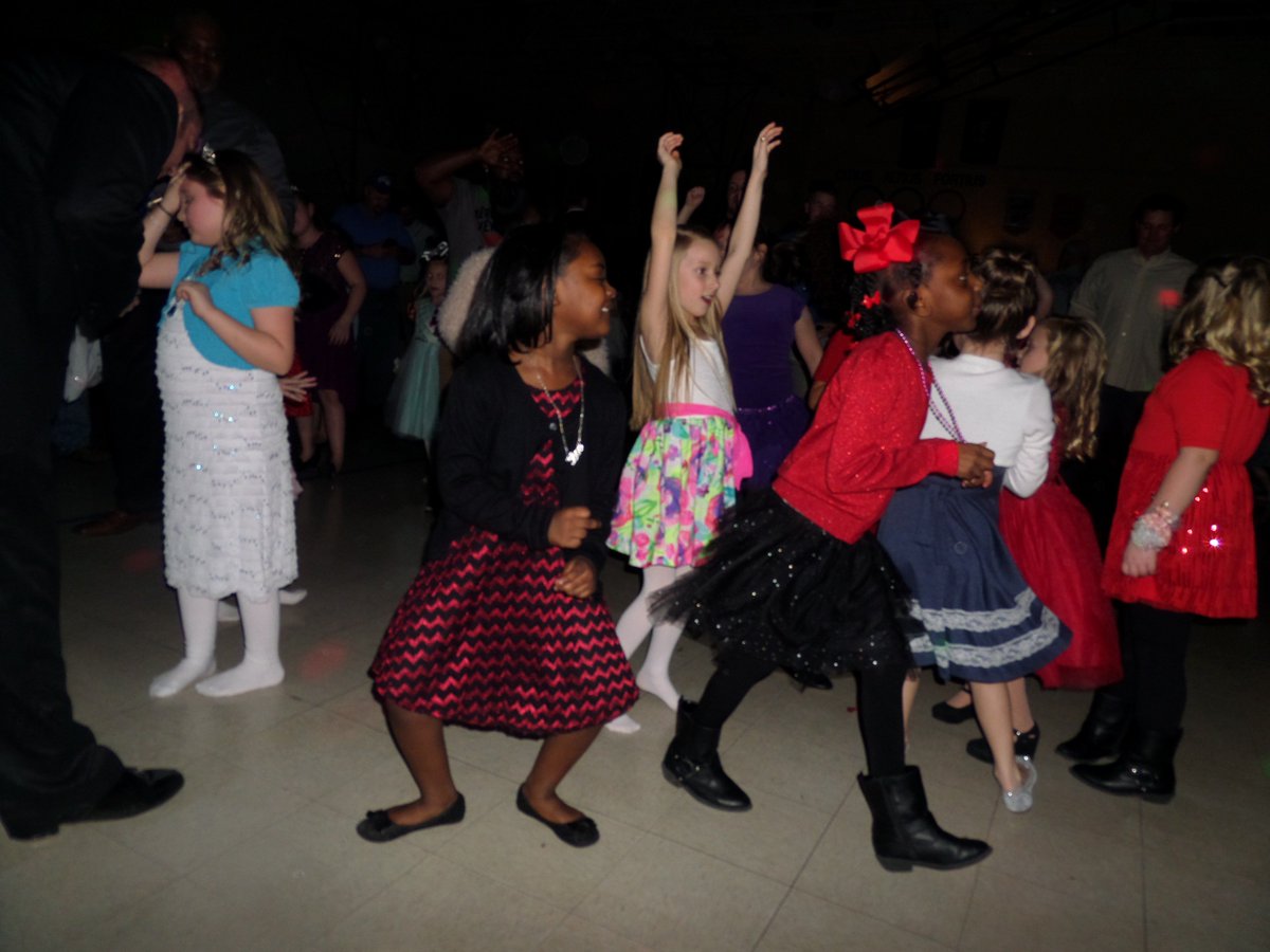 SimpsonElem's tweet photo. SES Sweetheart Dance 2016 https://t.co/sZ6PrCvi9k