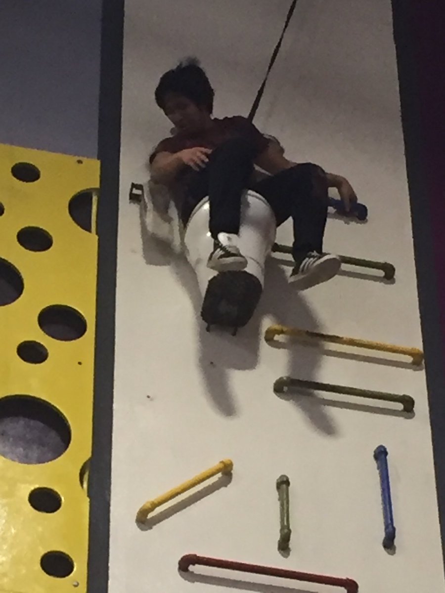 DanielLipata's tweet photo. Rock climbing with bros https://t.co/WBrRri45Wn