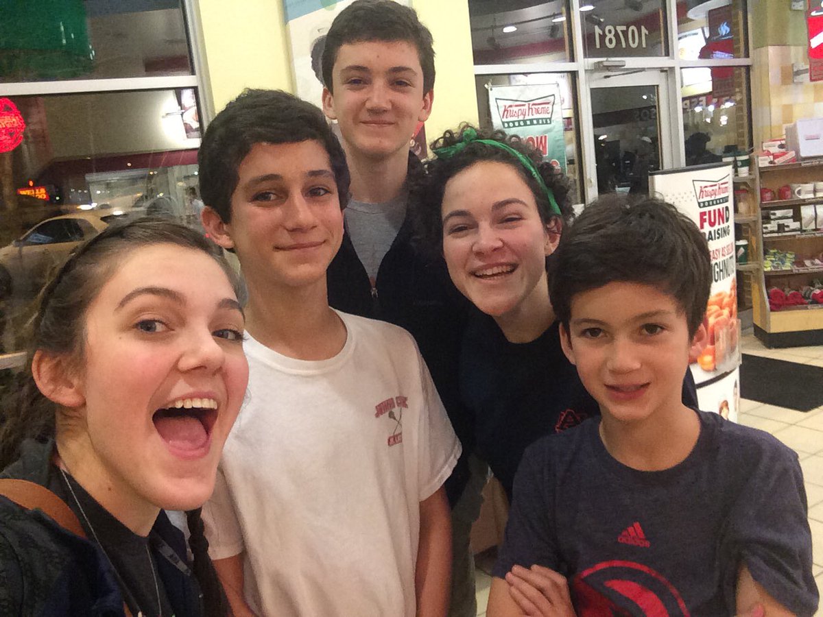 _erinetodd_'s tweet photo. Late night cousin run to @krispykreme makes me so happy😊😊 #doughnutcoma https://t.co/szj3mSGFlw