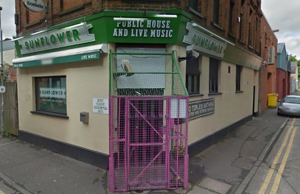 BelfastLive's tweet photo. Watch as an entire Belfast bar launches into a joyous sing-song
https://t.co/Z1ayzA7GSS https://t.co/UHHsGXFqM6