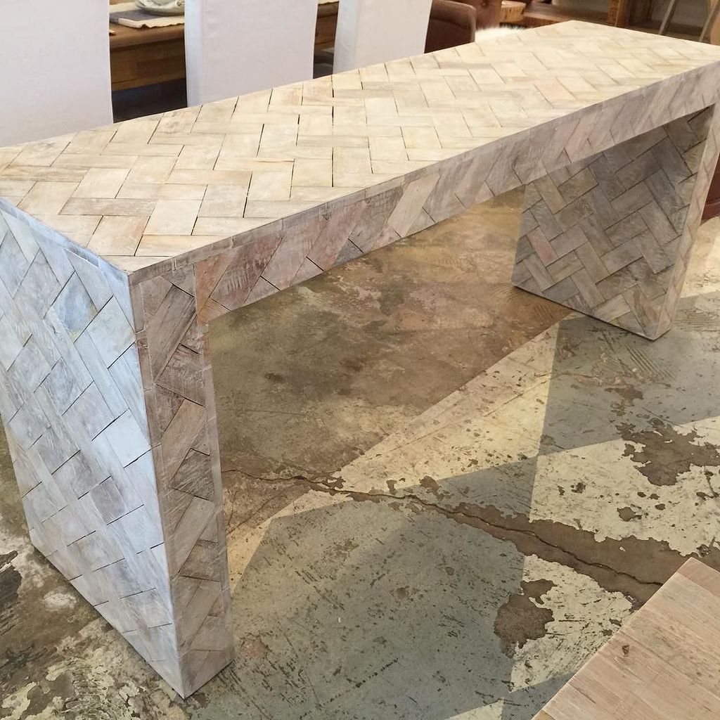 💃🏼💃🏼💃🏼 The "dance floor" console! Yeah, you need it! It just arrived on the sales floor 👍🏻… ift.tt/1KZUF6n