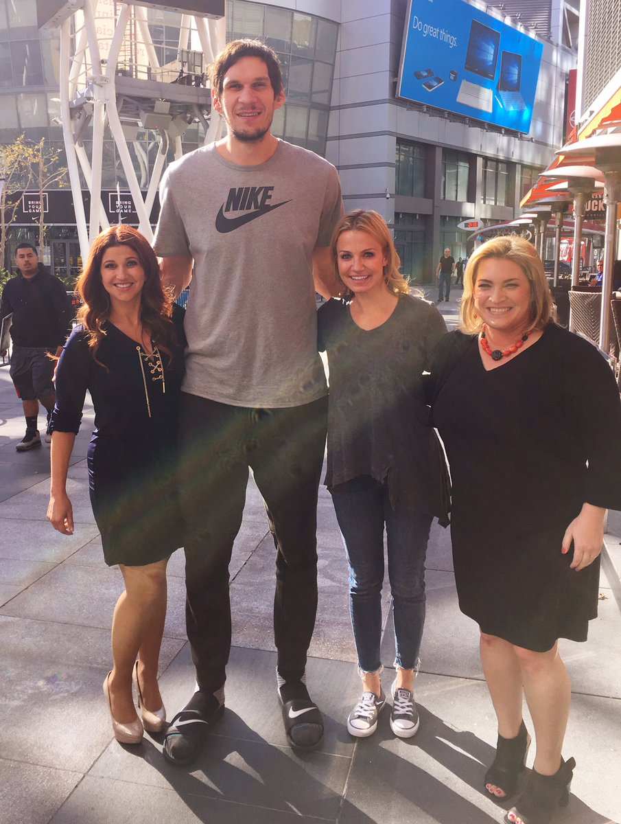 Boban Marjanovic's hands look impossibly huge