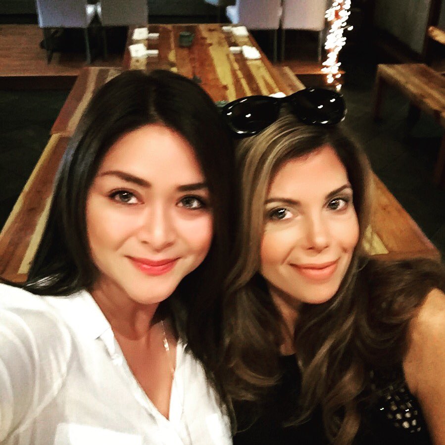 Amie_Yancey's tweet image. Celebrating @rexalynnwalberg #luxury property closing today! #GoliathCompany #realestate #FlippingVegas