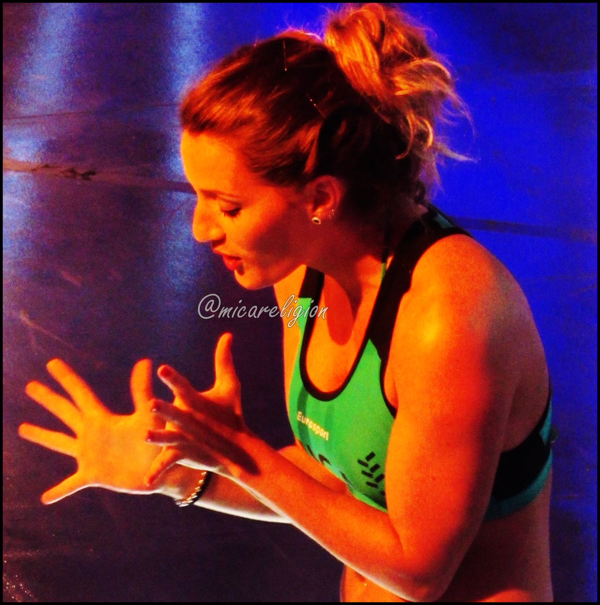 MicaReligion's tweet photo. Ella sufriendo #MICApturas @MicaViciconte https://t.co/zaRTo8IPmr