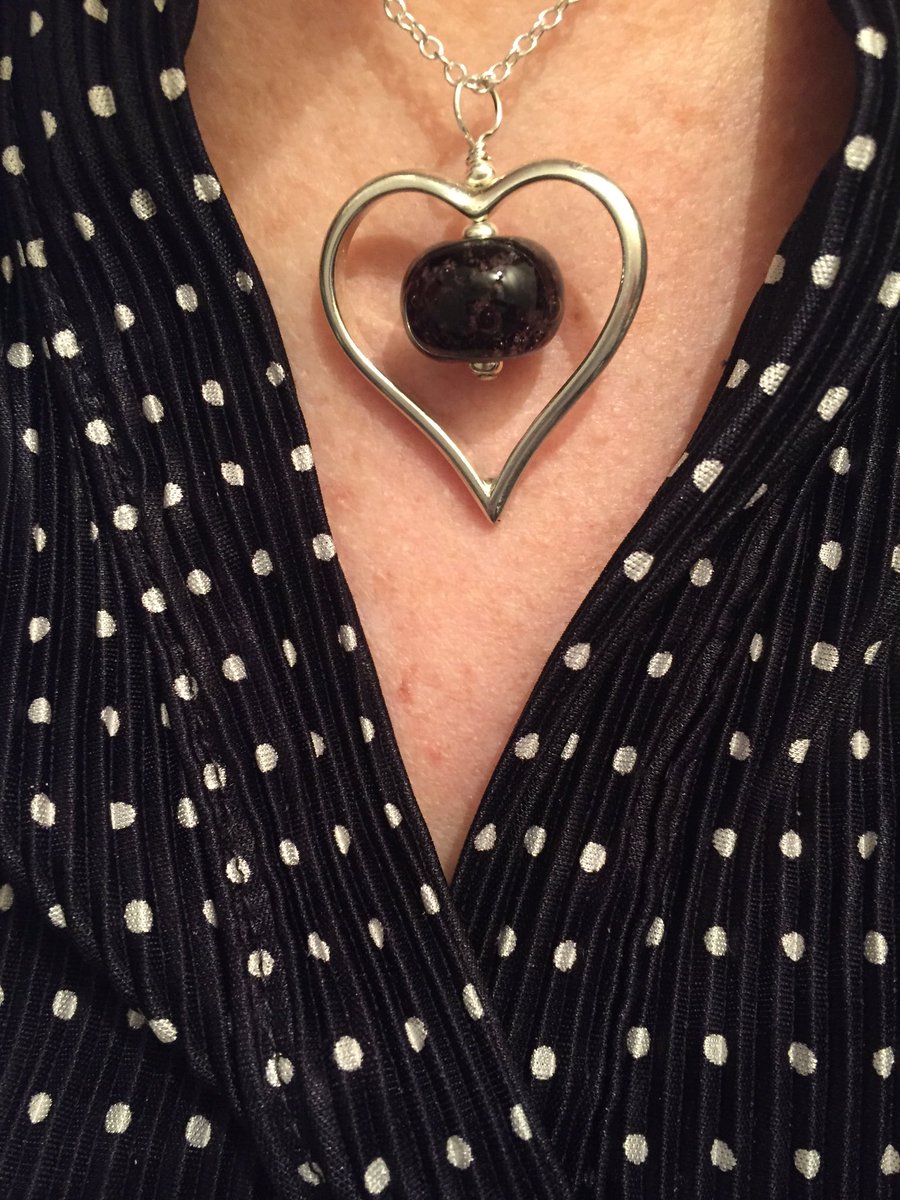 TraceyClayton's tweet photo. Beautiful silver and glass memorial pieces by @justherne. Hand made with love and compassion. #ashesinglass https://t.co/pLzv1LKTzF