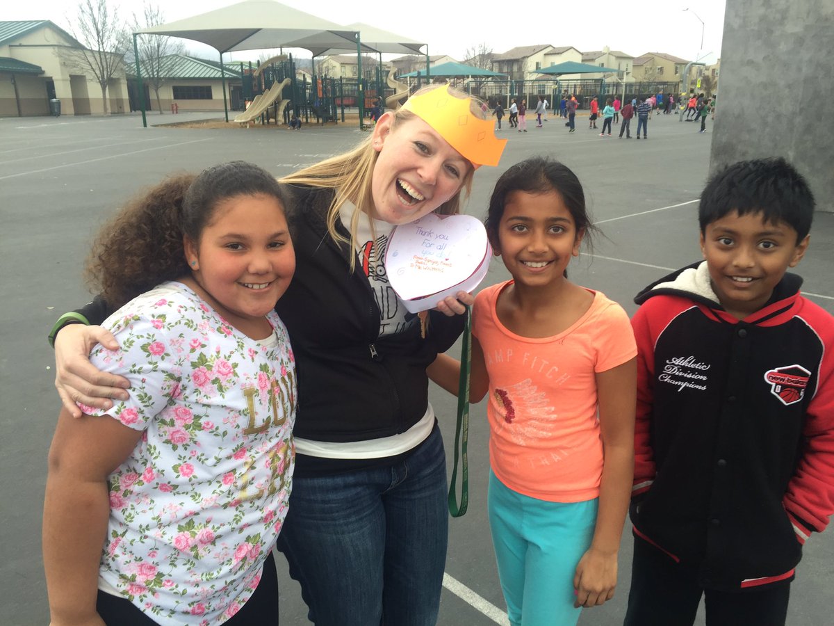 MsDeBruhl_E7's tweet photo. Students delivered homemade notes to teachers to acknowledge the great work they do! @RandomActsOrg #RAKWeek2016 https://t.co/fZrcmnoZHv
