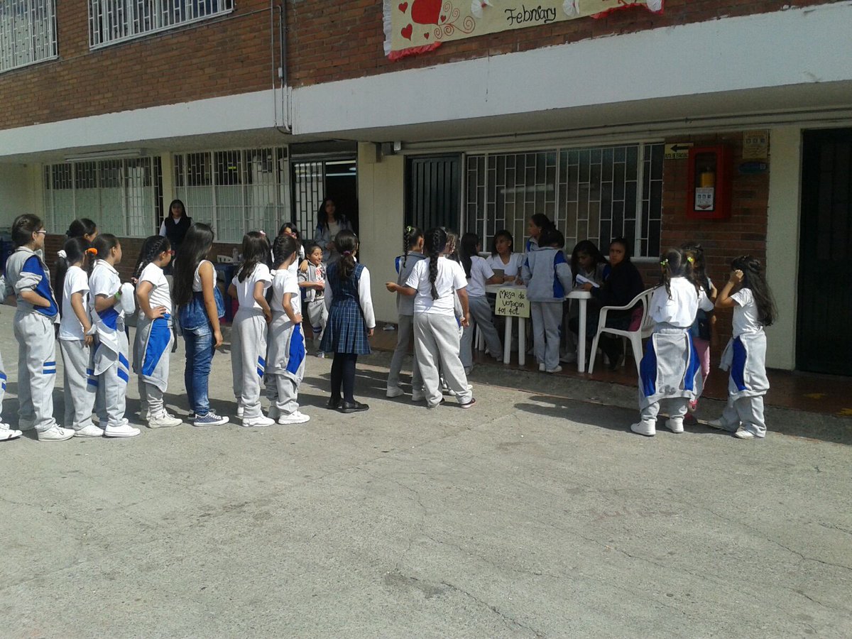 PECCRafaelUribe's tweet photo. #YoElijoPAZ 
Elecciones de representantes estudiantiles colegio Clemencia de Caycedo. https://t.co/lwmvQyaDEY