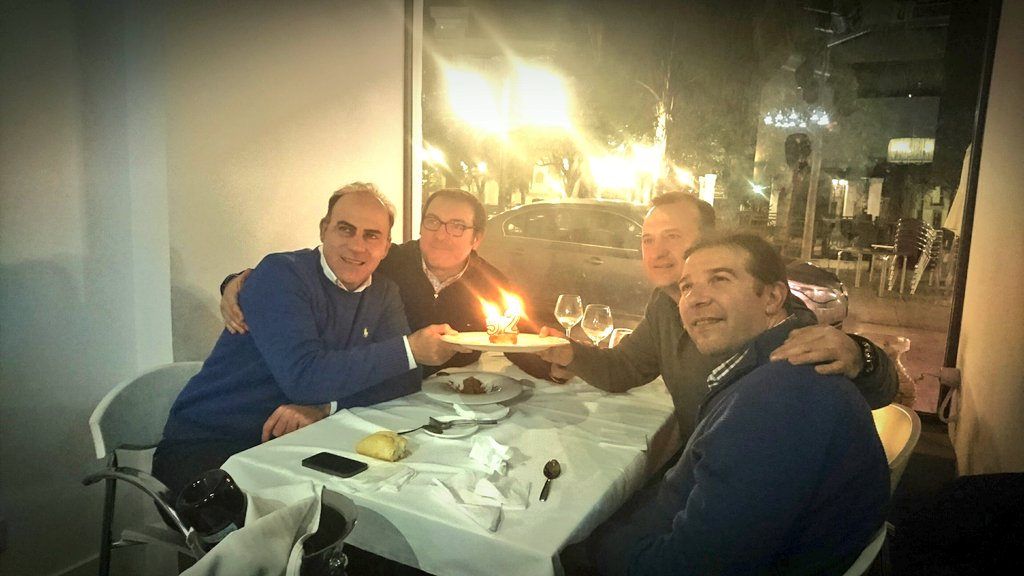 codigodbarracdz's tweet photo. #cumpleañosenlaventana
Felicidades Antonio Carmona!!@OkyBerjoyo gracias por la visita amigos.
#equipocodigo #cdb https://t.co/uhEtQy4LjR