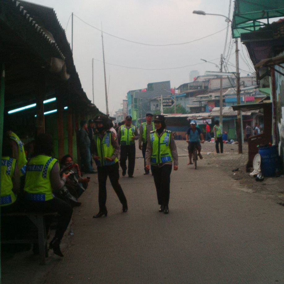 Kalijodo Pagi Ini, Kafe-kafe Dijaga Polwan de.tk/VqQydh