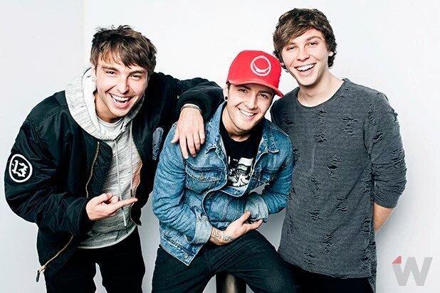 busywomkn's tweet photo. @LaraineClaire i'm so excited for the #WakingUpTour! i'm so proud of my boys #E3Power 💗 https://t.co/ZYOJu7zpTA