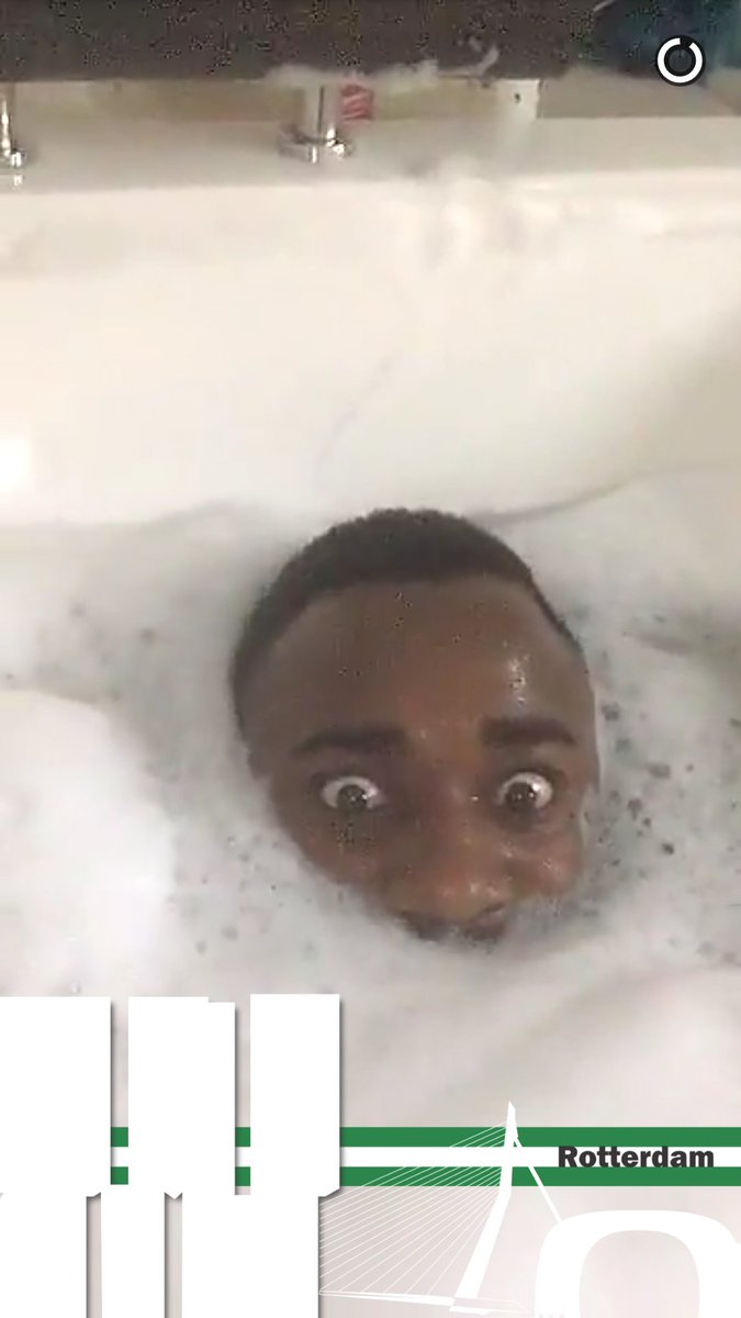 LoloLeZg's tweet photo. Ptdr c ouf sur snap @GRADIDUR on dirait un kellogs qd il est dans son bain 😂😂😂 https://t.co/txAcLXbVmj