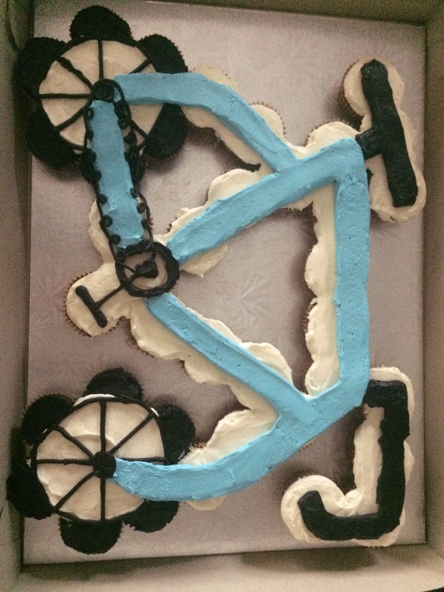 ozzys_oven's tweet image. So I do this now... #cupcakes #pullaparts