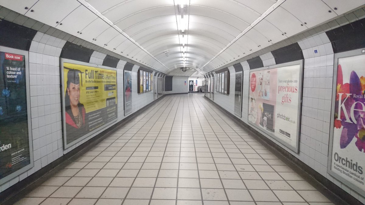 Whatleydude's tweet photo. Marylebone, 23:53
#EmptyUnderground #NoFilterFeb https://t.co/j0ffzCMjyf