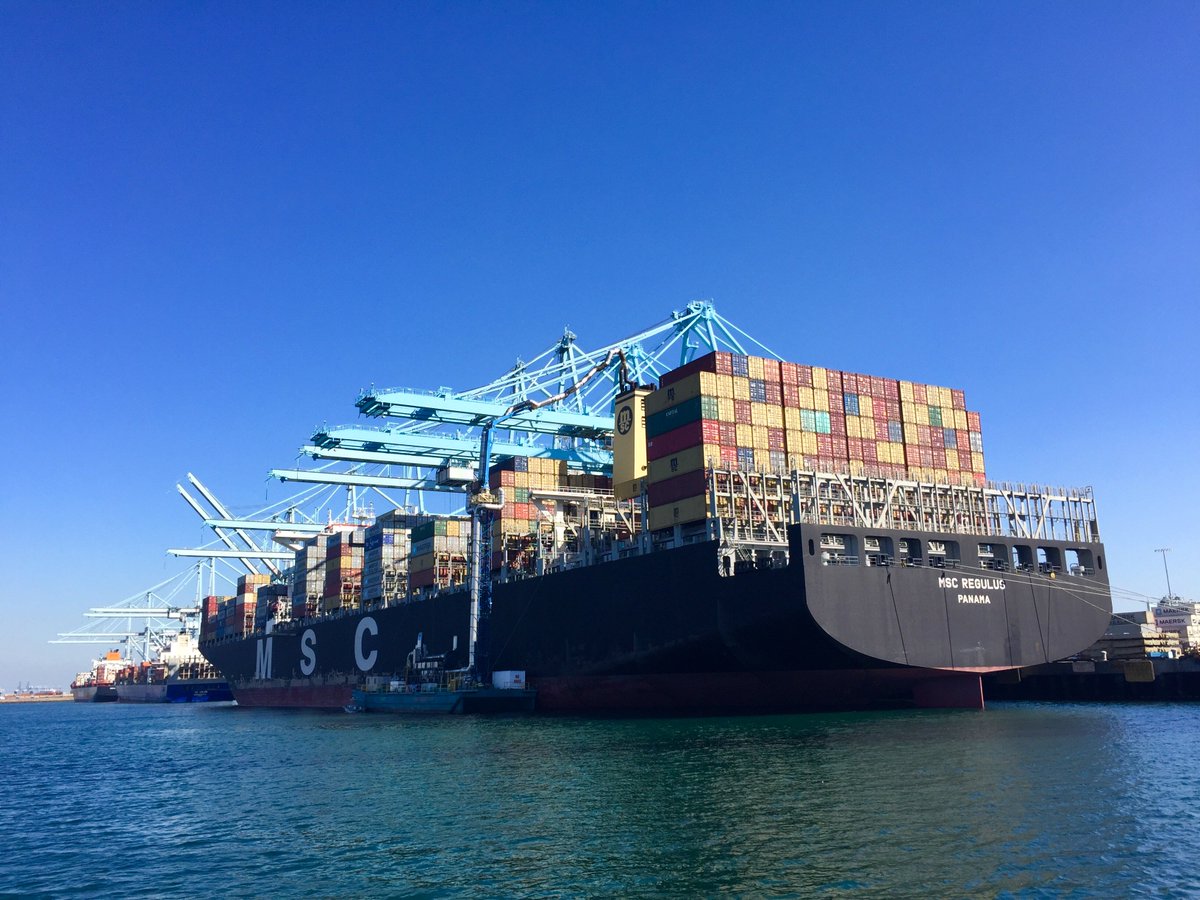 PortofLA's tweet photo. Current view: 13,000-TEU vessel MSC Regulus at #PortofLA uses #AMECS technology to reduce #emissions at berth. https://t.co/DBPb5ofyAx