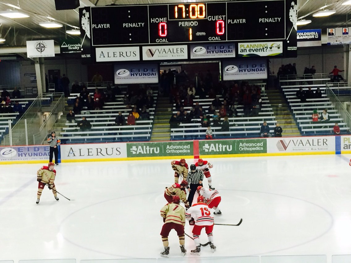 waynenelsongf's tweet photo. That's right. Covering hockey tonight. #WhenIsHalftime? https://t.co/OqUp3dyT1T
