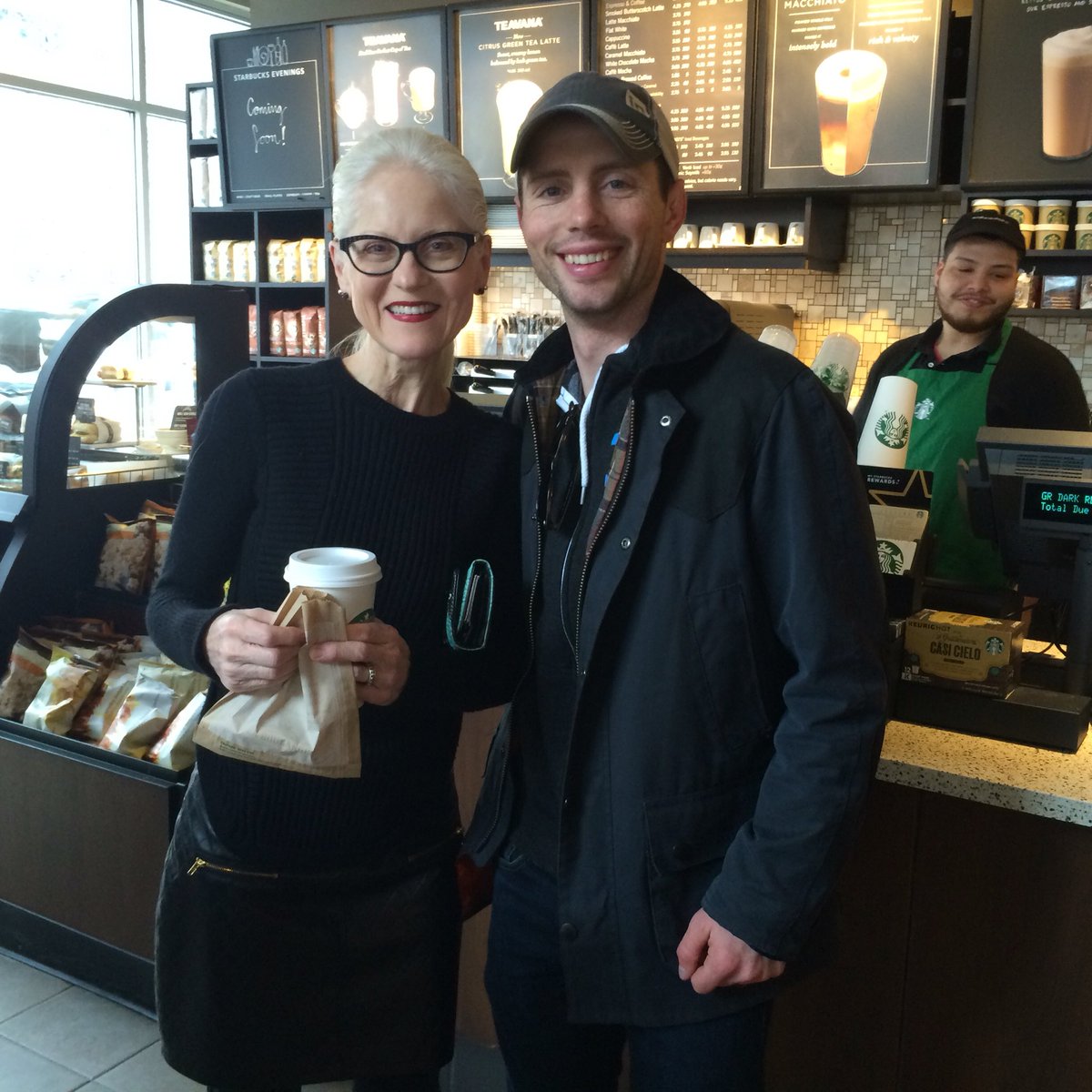 Rick_Guerrero's tweet photo. Paying for someone's parking and coffee, a hug in return @danstantonjr #LinkedInChicago #LinkedInLife #inkindness https://t.co/P9KBpGFXYM