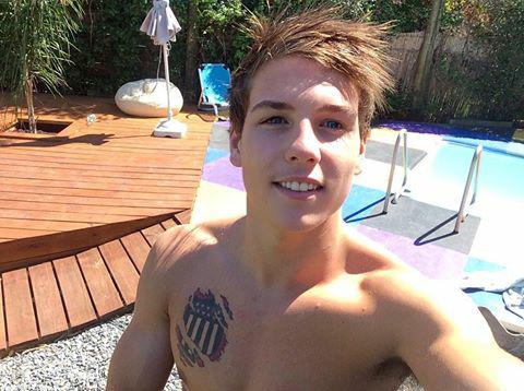 _pame15's tweet photo. Amo el nuevo look de tomii le queda divino. Sos tan hermoso @TomiNarbondo https://t.co/7u9SqYcp6F