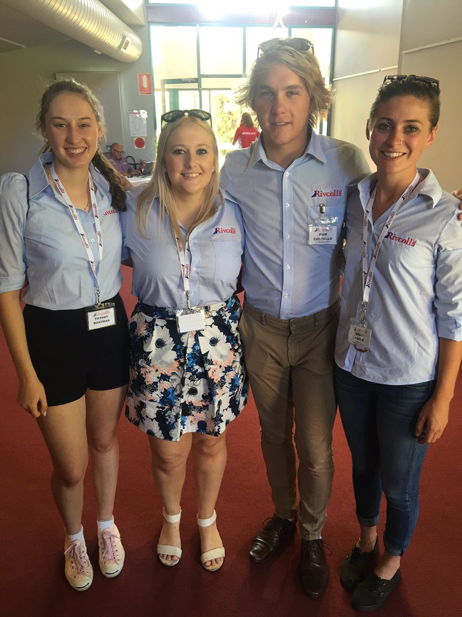 hungappa's tweet image. #RivcollSRC is on hand for move in! Talk to one the team throughout the week 👍🏼 #CSUoweek