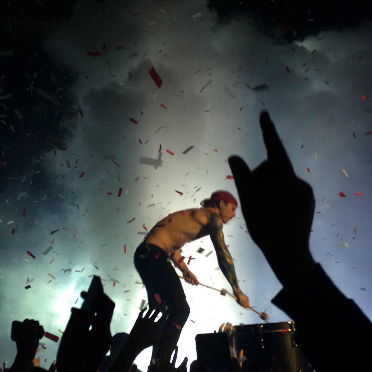 21pcomments's tweet image. Thank you. |-/ @twentyonepilots