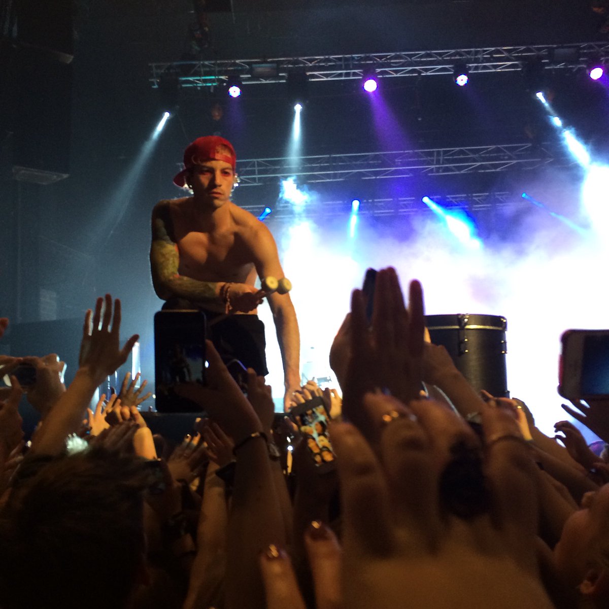 21pcomments's tweet image. Thank you. |-/ @twentyonepilots