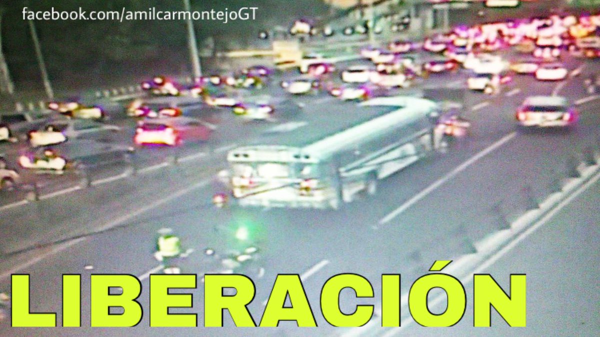 RadioPuntoGT's tweet photo. Precaución bus averiado en salida del Viaducto Reloj de Flores hacia bulevar Liberación Z.13. Vía: @amilcarmontejo https://t.co/MZ7dzCgHXc