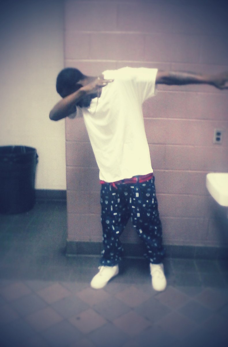 __Northsidee__'s tweet photo. 💰💯🍫 https://t.co/ZEx4lR3DDn