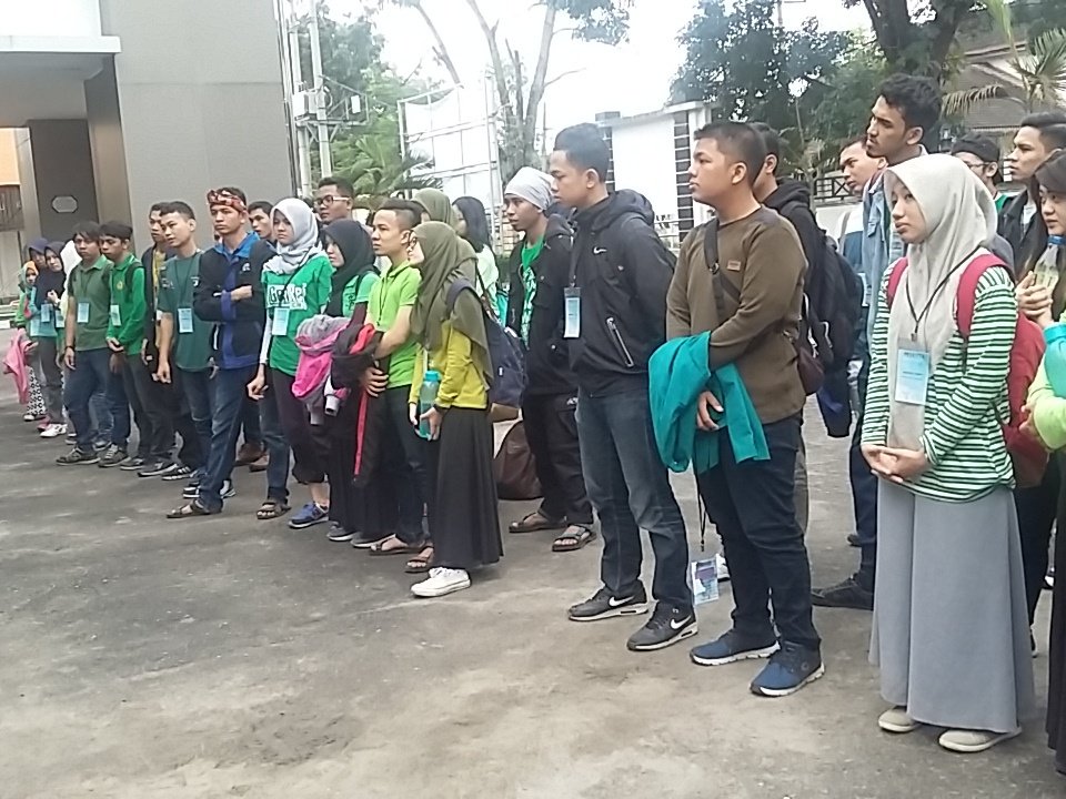KOPHIsumut's tweet photo. Pagi ini para peserta bersiap fieldtrip ke Taman Alam Lumbini dan Air Terjun Sipiso piso #GYC2 #GreeberasiBeraksi https://t.co/g1mBq56T5m