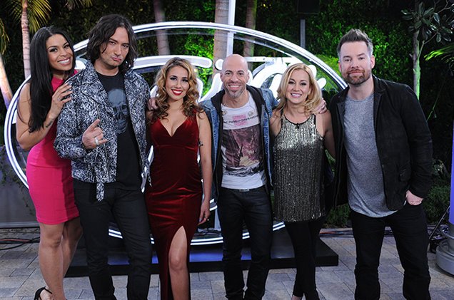 billboard's tweet image. #AmericanIdol alums on coming home to duet with season 15 singers blbrd.cm/Pk0WTP